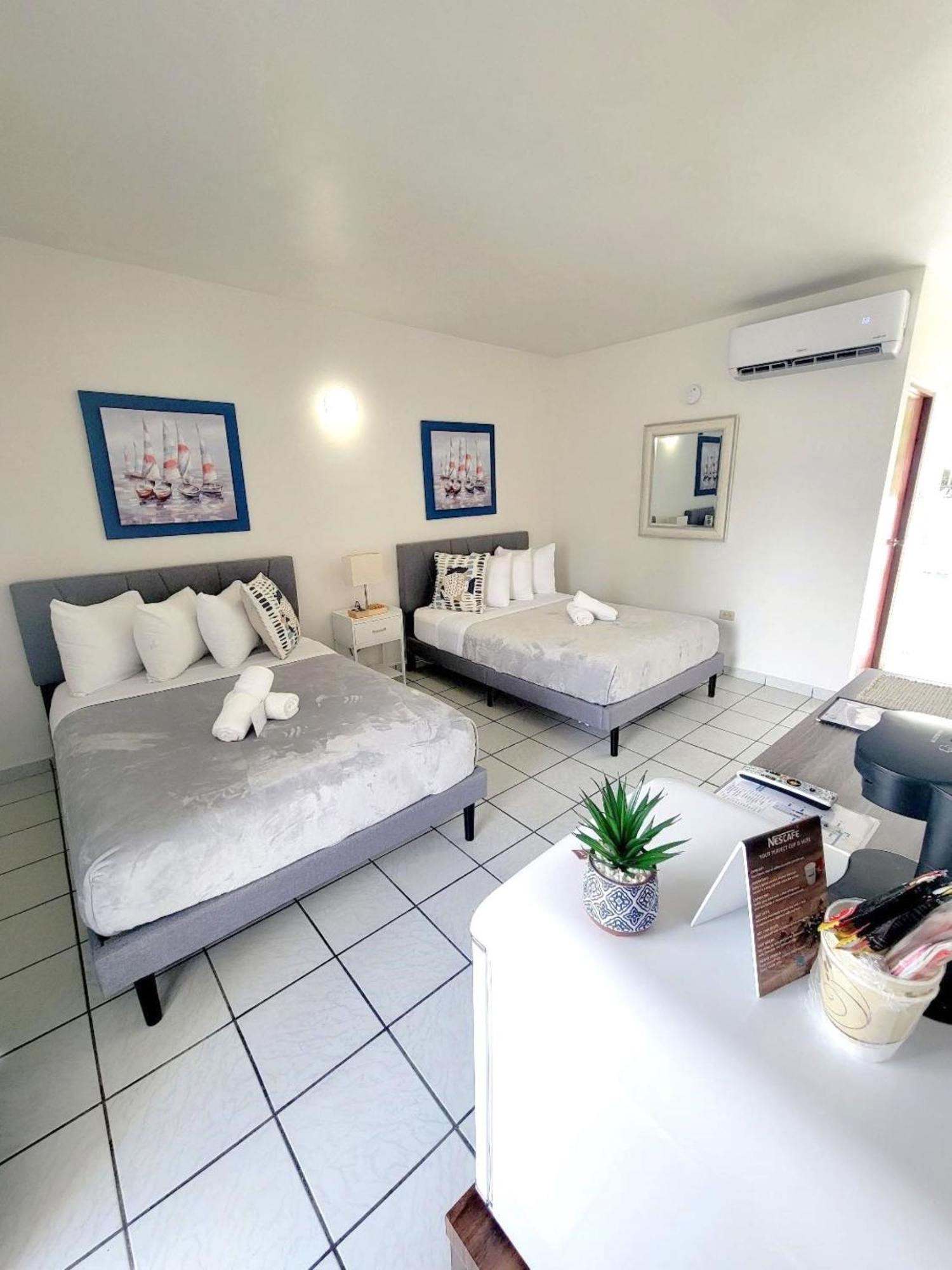 Nautilus By La Jamaca Hotels-Downtown La Parguera Лахас Екстериор снимка