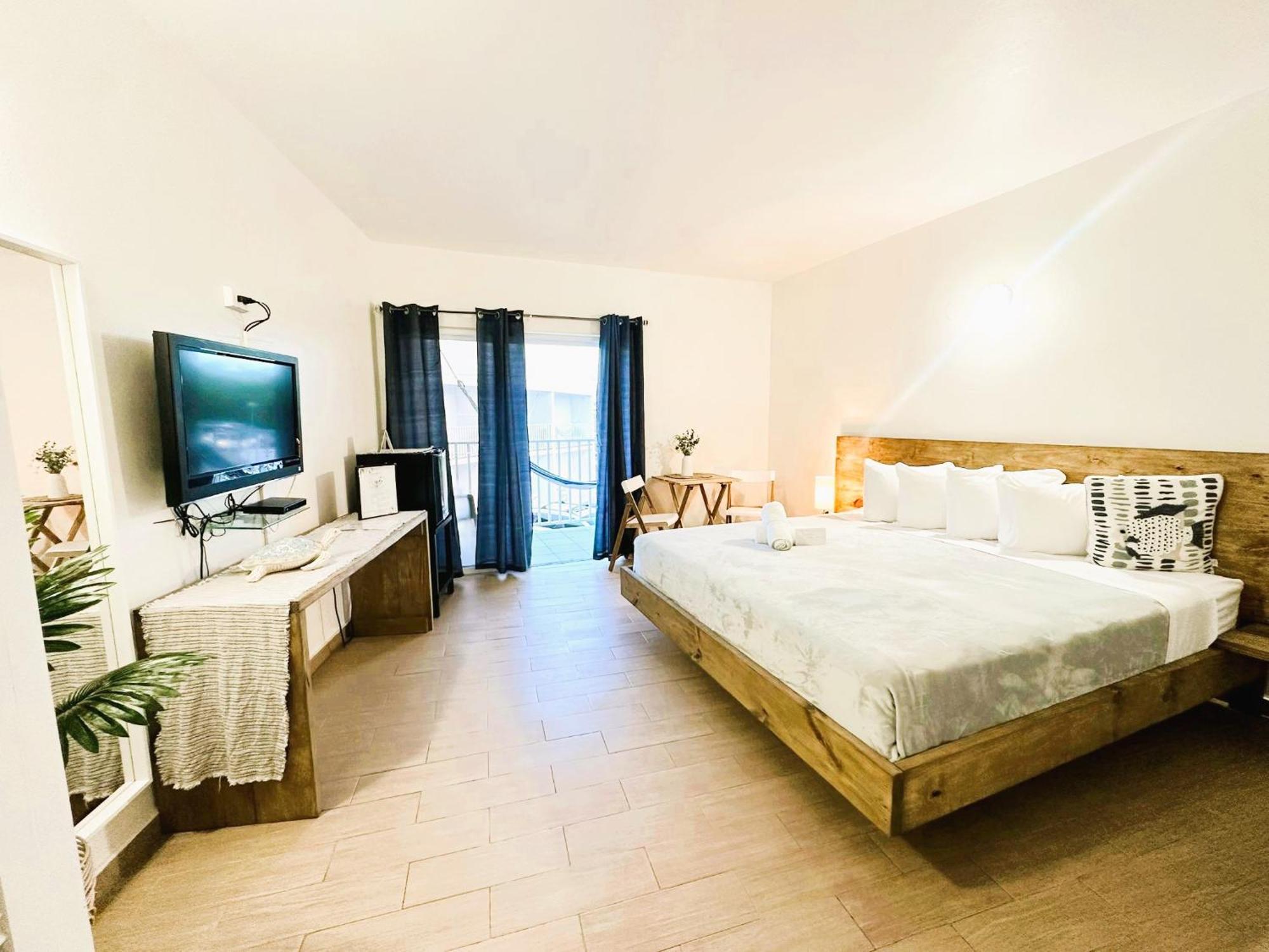 Nautilus By La Jamaca Hotels-Downtown La Parguera Лахас Екстериор снимка